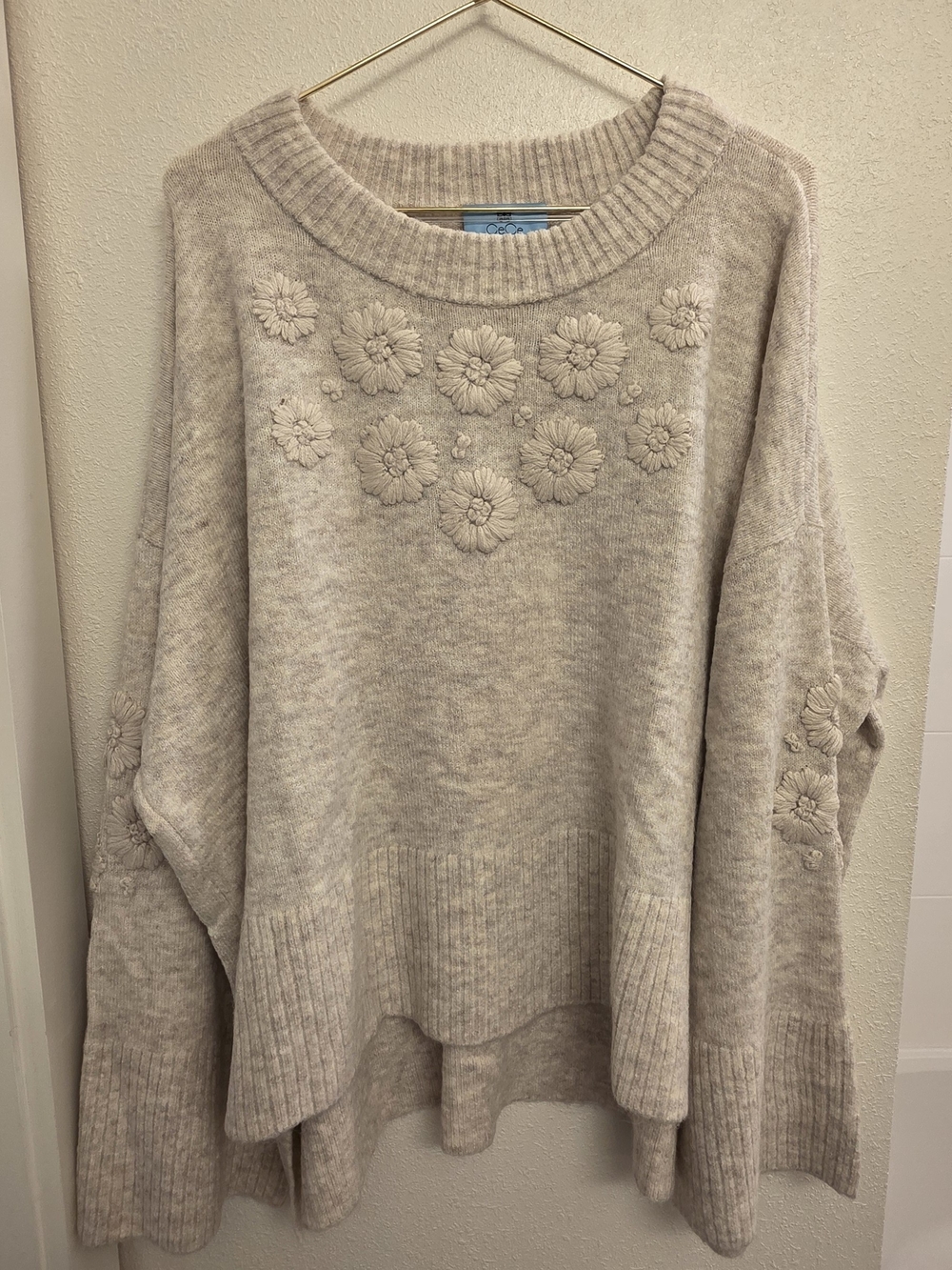CeCe Women’s XL 3D Floral Appliqué Ivory Oversized Pullover Sweater